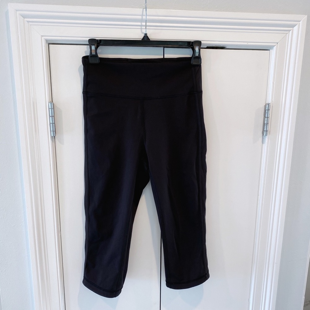 Lululemon black crop like new size 6